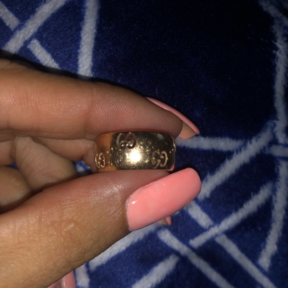 $1990 GUCCI ICON 18K Gold Band Logo Cutout - Picture 3 of 4